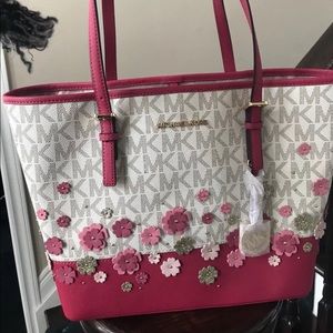 NWT MK Jet Set Travel Handbag 🛑 SOLD 🛑